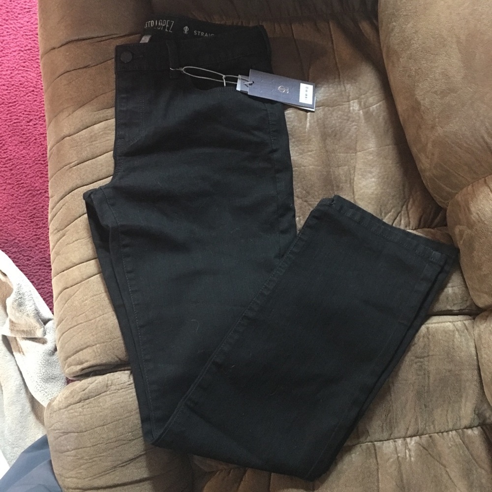 Straight mid rise jeans. NWT